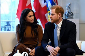 Prince Harry and Meghan returned to official royal duties Tuesday with a visit to Canada House in London. The Duke and Duchess of Sussex met with Canada’s High Commissioner to the U.K. Janice Charette and her staff to thank them for their recent visit to Canada. | CBC News