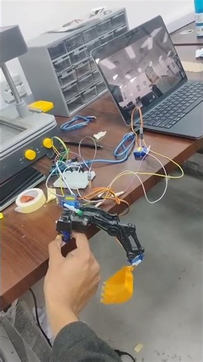 #Hand geusters control Robotic arm#openCV python programming#IIT Ropar Robotics club