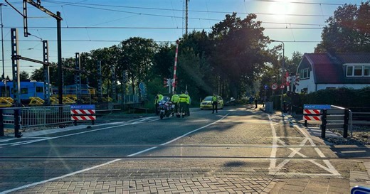 18-jarige bestuurder van scooter in Amersfoort overleden bij aanrijding met trein