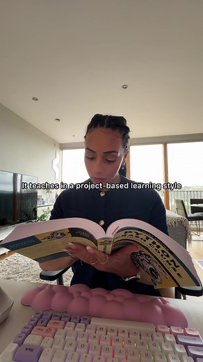 Python book recommendation 👩🏽‍💻📚 = python crash course third edition! Even if you’re starting to learn how to code .. you’ll find this helpful! #python #coding #codinglife #programming #codingtiktok #techtok #learntocode