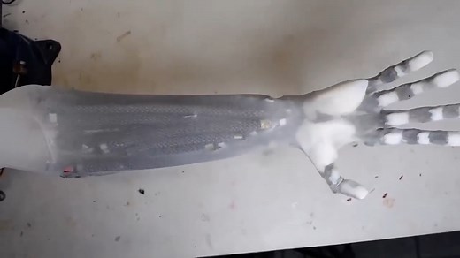 This artificial muscles robotic arm is operated by water and consumes 200W at peak. The hand weighs 1kg (2,2 lbs) and the dumbbell weighs 7kg (15,6 lbs). The portable power supply and valves have complete controllability of speed contraction and can compress the whole powering system. The movement sequence was written and sent by simple commands to the hand. Image/video credits: Clone #engineering #technology #robotics #bionic #mechanical | Wevolver.com