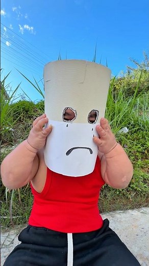 the poor baby help the girl❤️🥹かわいそうな赤ちゃんが女の子を助けてあげて❤️🥹