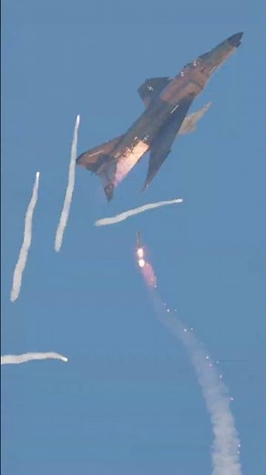 F-4 Phantom II Pilot Deserves Respect for His Amazing Skills