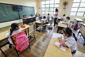 DepEd: Public Schools Banned From Soliciting Funds From Students| PhilNews