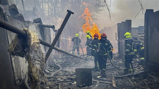 Brand in Russische olieraffinaderij, dodental aanval Odesa loopt op