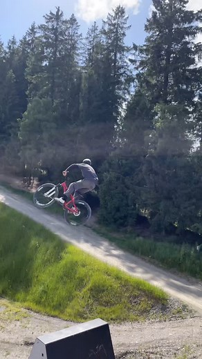 M A R L O N K A T Z K E on Instagram: "Can’t wait for redemption #crash #mtbcrash #slopestyle #fail"